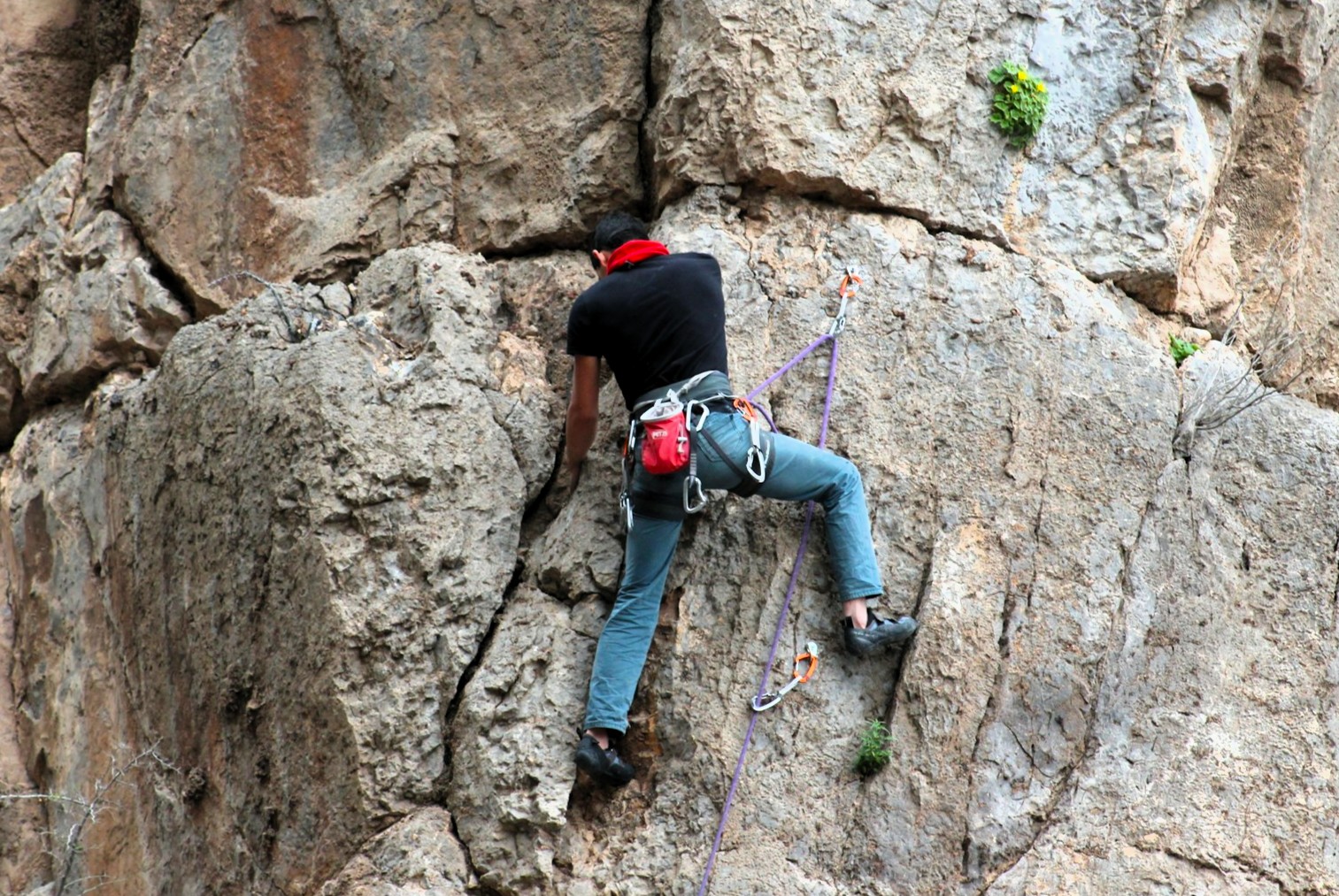 What to Wear for Indoor and Outdoor Rock Climbing