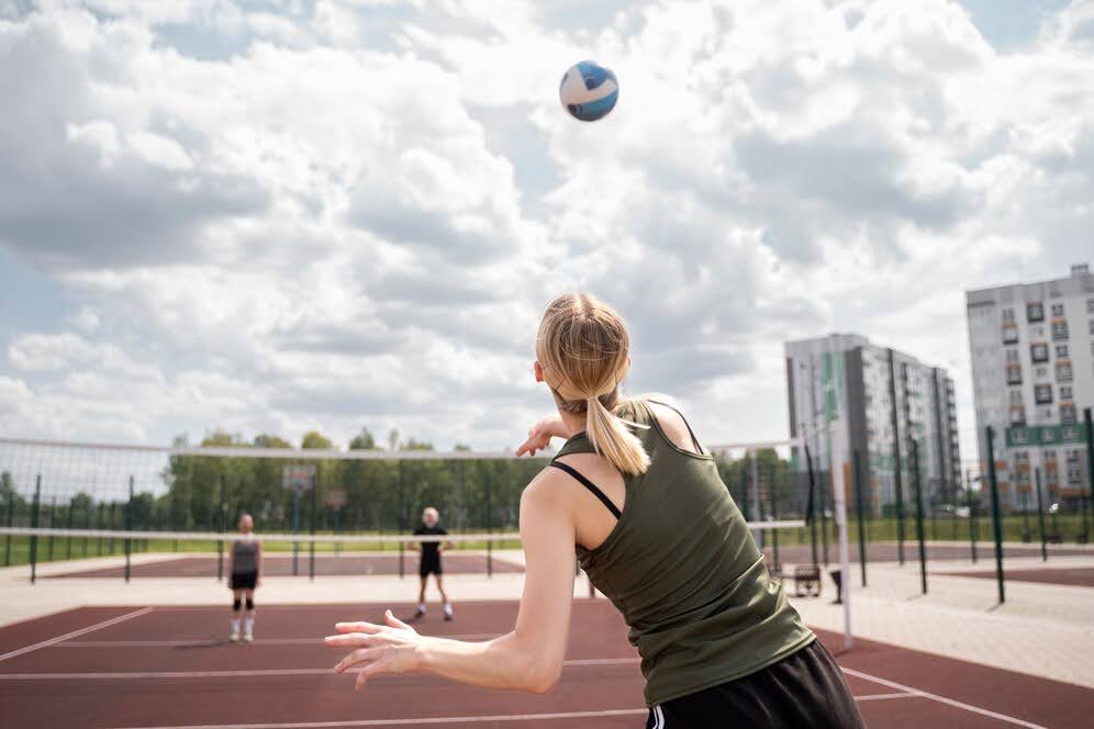 SGS - how to serve a volleyball 1.jpg