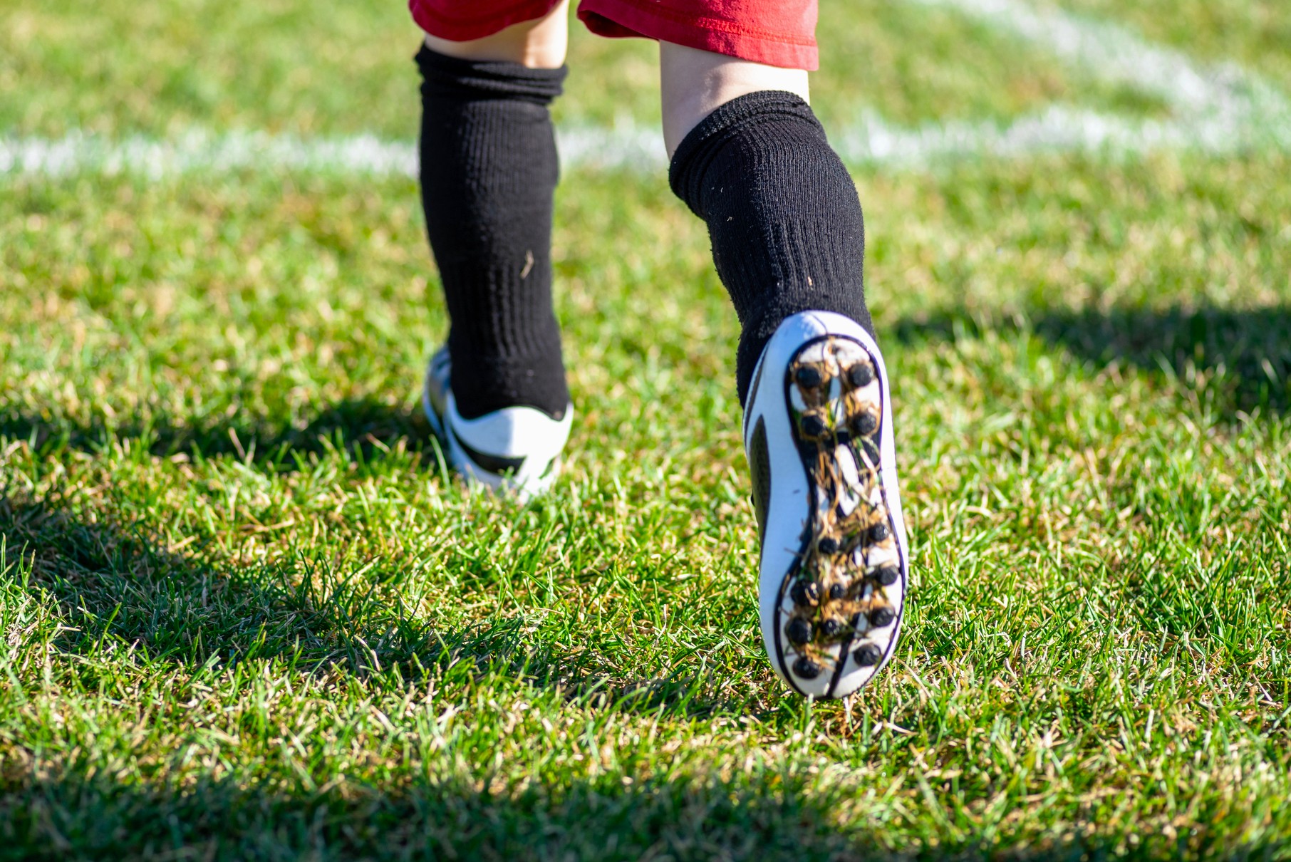 SGS - differences between soccer and football cleats 4.jpg