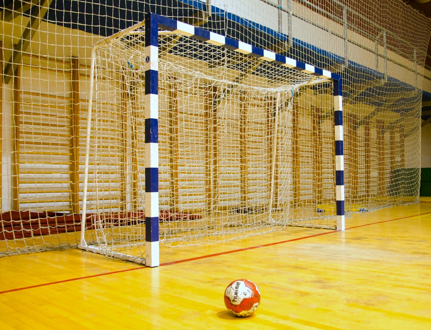 Beginner's Guide - What Handball Players Wear on the Court